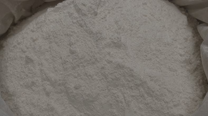 Flour as a raw material for floating fish feed