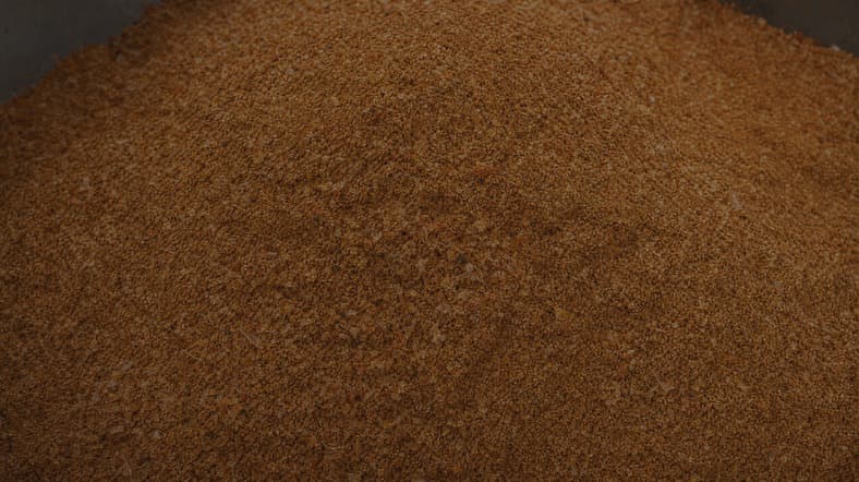 Shrimp head meal as a raw material for floating fish feed