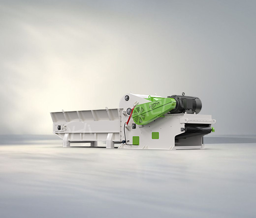 Wood chipper for pre-processing